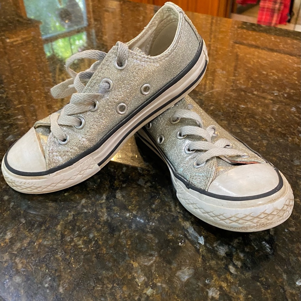 Girls sparkle converse